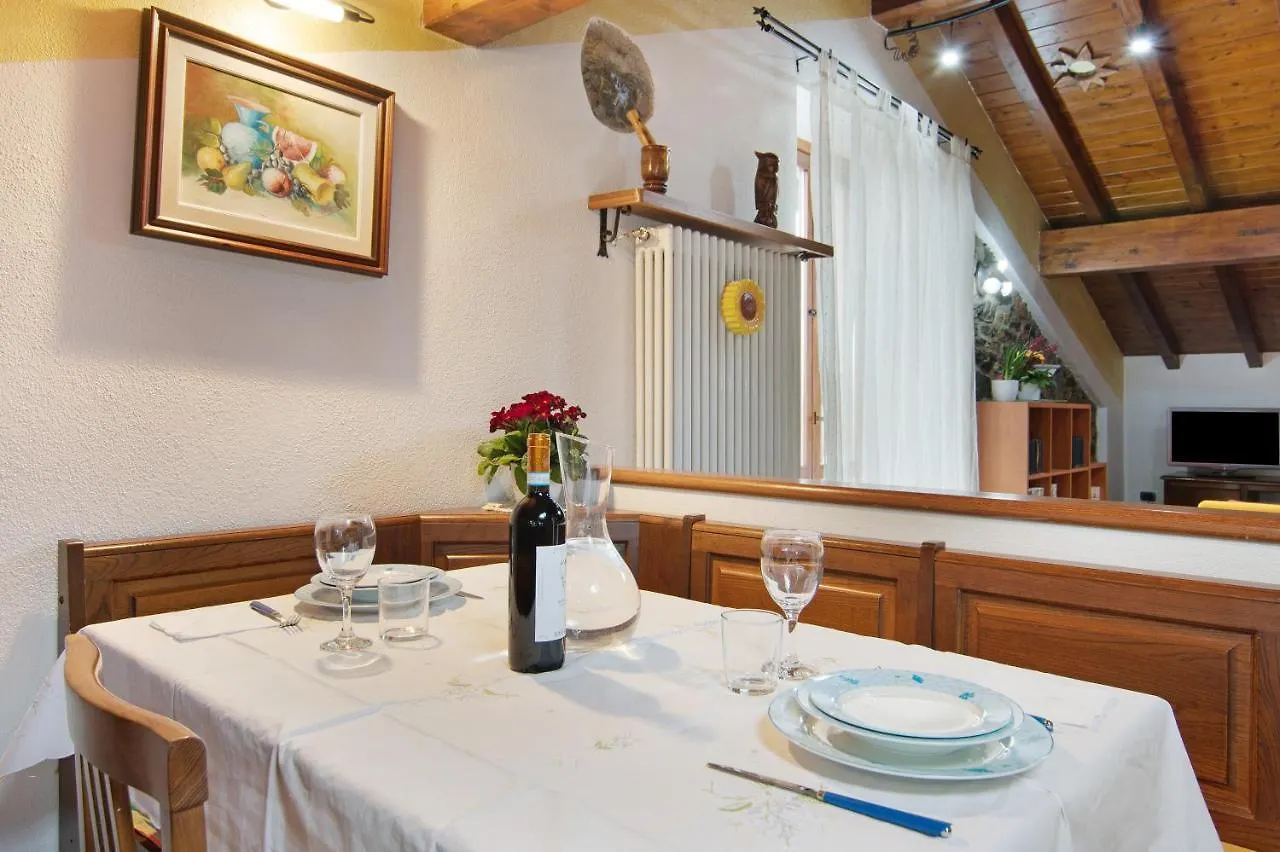 Ferienwohnung La Mansarda Di Eros E Tiziana Lanzo dʼIntelvi Italien