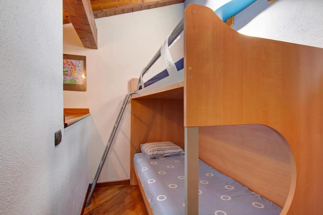 Ferienwohnung La Mansarda Di Eros E Tiziana Lanzo dʼIntelvi 0*,  Italien