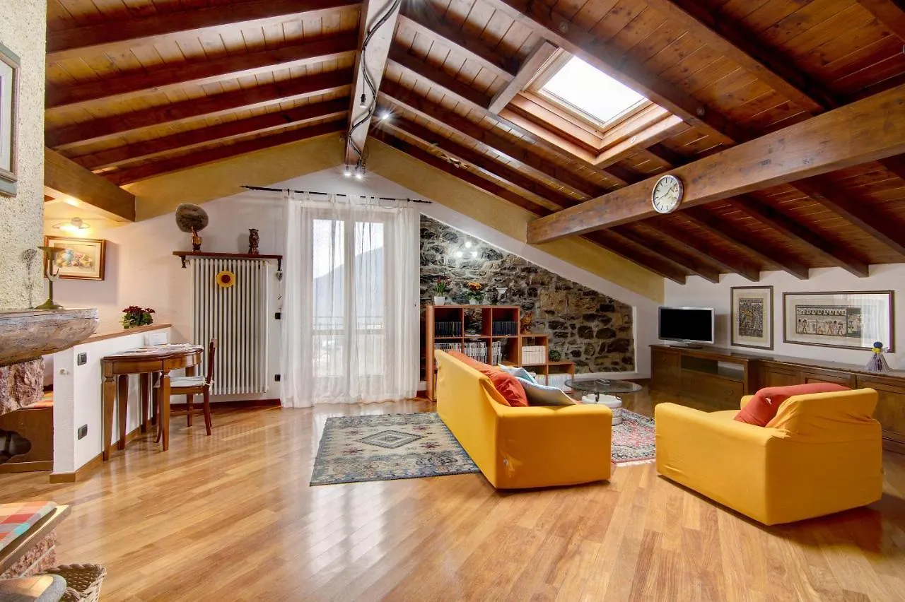 La Mansarda Di Eros E Tiziana Apartment Lanzo D'intelvi Italy