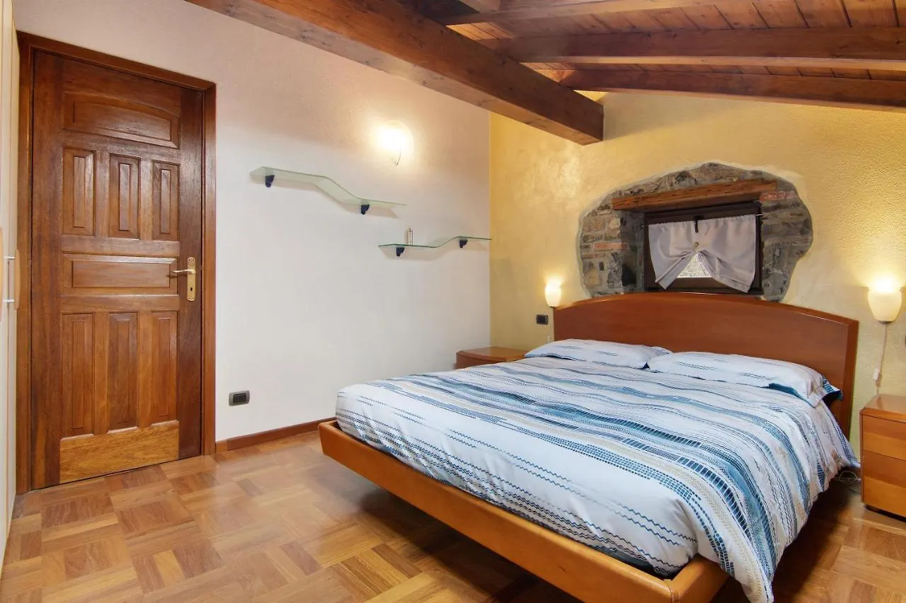 La Mansarda Di Eros E Tiziana Apartment Lanzo D'intelvi 0*,  Italy