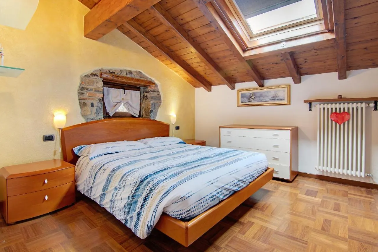 La Mansarda Di Eros E Tiziana Apartment Lanzo D'intelvi Italy